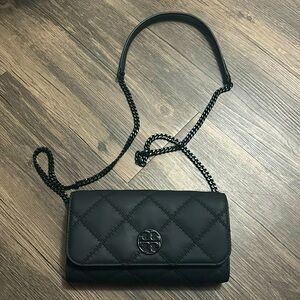 Black crossbody tory burch